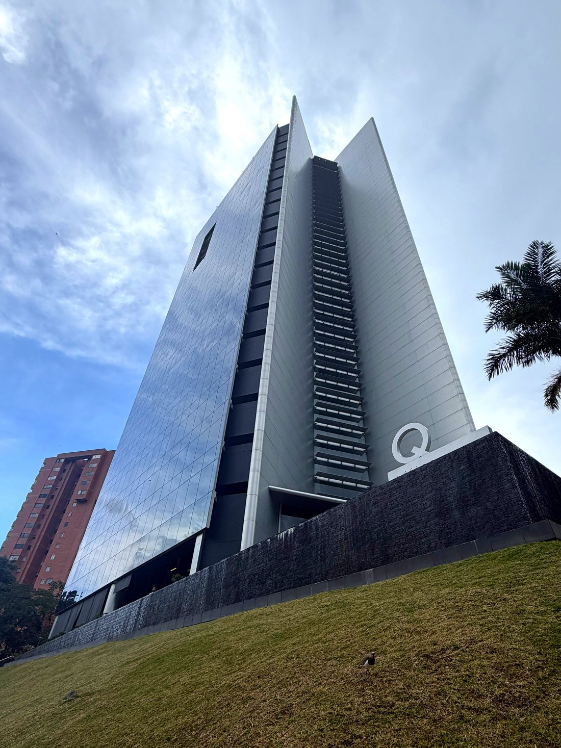 Q Office — the Smile On clinic building in Medellín