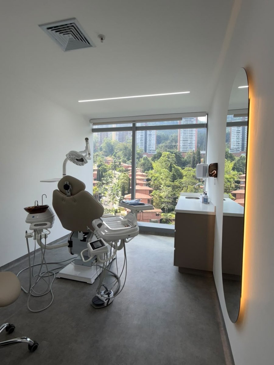 Smile On treatment room overlooking Medellín